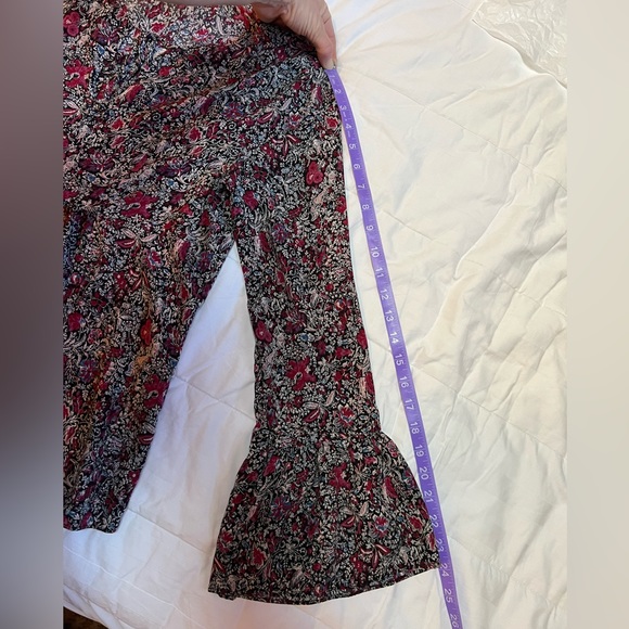 BCBGeneration bell sleeve floral blouse size large - Picture 9 of 9